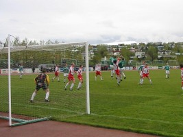 <p>2003 Brei&eth;ablik - &THORN;&oacute;r 1 - 2. &nbsp;Hrei&eth;ar Bjarnason og Olgeir Sigurgeirsson berjast vi&eth; &THORN;&oacute;rsara &iacute; loftinu.<br />
&nbsp;</p>