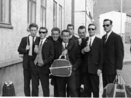 <p>
	1963 &Iacute;B&Iacute; - Brei&eth;ablik 2-1 Bikarkeppni KS&Iacute;. F.v. S&iacute;mon Gunnarsson, Gu&eth;mundur H. J&oacute;nsson (D&uacute;mmi),&nbsp;Gr&eacute;tar Kristj&aacute;nsson,&nbsp;Da&eth;i J&oacute;nsson, Ragnar Magn&uacute;sson,&nbsp;Nj&aacute;ll Sigurj&oacute;nsson, Reynir J&oacute;nsson, J&uacute;l&iacute;us J&uacute;l&iacute;usson. Mynd: J&oacute;n Ingi Ragnarsson</p>
