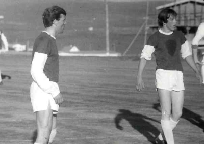 <p>Brei&eth;ablik 5 - Selfoss 0 B-deild 1970. R&iacute;khar&eth; J&oacute;nsson, Gu&eth;mundur &THORN;&oacute;r&eth;arson og vinstri handleggur af Fl&oacute;amanni &iacute; kv&ouml;lds&oacute;linni.</p>
