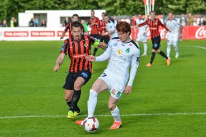 <p>
	2014 V&iacute;kingur - Brei&eth;ablik 1 - 0. &nbsp;T&oacute;mas &Oacute;li Gar&eth;arsson me&eth; fyrirli&eth;a V&iacute;kinga skammt undan. &nbsp;Mynd: HVH</p>
