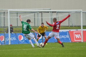 <p>
	2014 Brei&eth;ablik - Valur 3 - 0. &nbsp;Ernir Bjarnason komst &iacute; einn inn fyrir v&ouml;rn Vals &aacute; lokam&iacute;n&uacute;tunum og &iacute; sannkalla&eth; dau&eth;af&aelig;ri, en m&aacute;l manna er a&eth; lokkurinn fr&aelig;gi hafi &thorn;v&aelig;lst fyrir honum &aacute; &ouml;gurstundu. &nbsp;Mynd: HVH</p>
