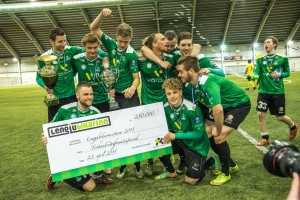 <p>
	Lengjubikarmeistarar 2015.</p>
<p>
	Drengirnir stilla upp fyrir myndat&ouml;ku. &nbsp;Damir Muminovic, Gu&eth;j&oacute;n P&eacute;tur L&yacute;&eth;sson, Dav&iacute;&eth; Kristj&aacute;n &Oacute;lafsson, Arn&thorn;&oacute;r Ari Atlason, Oliver Sigurj&oacute;nsson, H&ouml;skuldur Gunnlaugsson, Olgeir Sigurgeirsson, Ismar Tandir, Arn&oacute;r Sveinn A&eth;alsteinsson og Andri Rafn Yeoman sprautar &aacute; li&eth;i&eth;.</p>
<p>
	Mynd: HVH</p>
