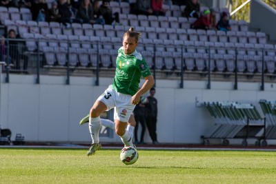 <p>
	2015 Brei&eth;ablik - V&iacute;kingur 4 - 1. &nbsp;Oliver Sigurj&oacute;nsson st&oacute;&eth; sig fr&aacute;b&aelig;rlega og&nbsp;var upphafsma&eth;ur &iacute; &ouml;llu uppspili Brei&eth;abliks. &nbsp;Mynd: HVH</p>
