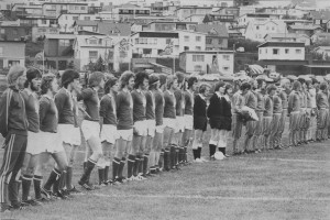 <p>1975&nbsp;Myndin tekin fyrir v&iacute;gsluleik K&oacute;pavogsvallar gegn Vikingum fr&aacute; &Oacute;lafsv&iacute;k.</p>