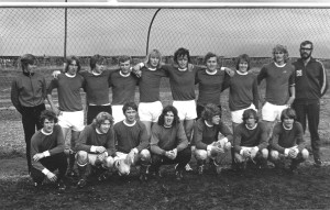 <p>Li&eth; Brei&eth;abliks sem ger&eth;i 3-3 jafntefli vi&eth; &Iacute;A &aacute;ri&eth; 1971.</p>

<p>Aftari r&ouml;&eth; f.v. &Oacute;mar Gu&eth;mundsson, Hinrik &THORN;&oacute;rhallsson, Gunnar &THORN;&oacute;rarinsson, Gu&eth;mundur &THORN;&oacute;r&eth;arson, Helgi (Basli) Helgason , &THORN;&oacute;r Hrei&eth;arsson, Karl Steingr&iacute;msson, Hei&eth;ar Brei&eth;fj&ouml;r&eth;, Einar &THORN;&oacute;rhallsson, S&ouml;lvi &Oacute;skarsson &thorn;j&aacute;lfari.</p>

<p>Fremri r&ouml;&eth; f.v. Trausti Haraldsson, &Oacute;lafur Fri&eth;riksson, Gu&eth;mundur H. J&oacute;nsson, &Oacute;lafur H&aacute;konarson, Magn&uacute;s Stein&thorn;&oacute;rsson, Bjarni Bjarnason, Stein&thorn;&oacute;r Stein&thorn;&oacute;rsson.<br />
&nbsp;</p>