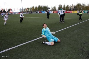 <p>
	&Iacute;slandsmeistarar 2010. &nbsp;&THORN;essi mynd er tekin nokkrum sek&uacute;ndum eftir a&eth; flauta&eth; var til leiksloka &iacute; Gar&eth;ab&aelig;num 25. september 2010. &nbsp;Brei&eth;ablik er or&eth;i&eth; &Iacute;slandsmeistari &iacute; fyrsta sinn. &nbsp;Ingvar &THORN;&oacute;r Kale fagnar &oacute;gurlega.<br />
	&nbsp;</p>
