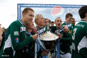 <p>
	&Iacute;slandsmeistarar 2010. &nbsp;Yngri leikmenn meistarflokks: Sverrir Sigur&eth;sson, T&oacute;mas &Oacute;li Gar&eth;arsson, Elvar P&aacute;ll Sigur&eth;sson, Andri Rafn Yeoman og einn &uacute;r - eldri - h&oacute;pnum, Kristinn J&oacute;nsson<br />
	&nbsp;</p>
