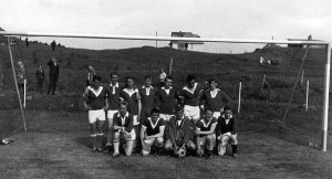 <p>Meistaraflokkur Brei&eth;abliks um 1963-1964. Efri r&ouml;&eth; fr&aacute; vinstri: Eysteinn Da&eth;i J&oacute;nsson, Gr&eacute;tar Kristj&aacute;nsson, Gu&eth;mundur J&oacute;nsson, Sigmundur Eir&iacute;ksson, J&oacute;n Ingi Ragnarsson, J&uacute;l&iacute;us J&uacute;l&iacute;usson, J&oacute;hannes Haraldsson. Fremri r&ouml;&eth; fr&aacute; vinstri: Sigurj&oacute;n Hr&oacute;flsson, Gu&eth;mundur Torfason Magn&uacute;sson, Gu&eth;mundur &THORN;&oacute;r&eth;arson markv&ouml;r&eth;ur, Nj&aacute;ll Sigurj&oacute;nsson, S&iacute;mon Gunnarsson.</p>