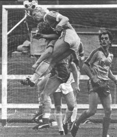 <p>
	Brei&eth;ablik - Keflav&iacute;k &aacute;ri&eth; 1983. &Oacute;mar Rafnsson skallar fr&aacute;. Mynd: Morgunbla&eth;i&eth;</p>
