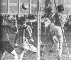 <p>
	Brei&eth;ablik - &THORN;r&oacute;ttur &aacute;ri&eth; 1983. S&aelig;var Geir Gunnleifsson skorar. Mynd: Morgunbla&eth;i&eth;</p>
