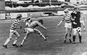 <p>
	Brei&eth;ablik og &Iacute;K &aacute; K&oacute;pavogsvelli &aacute;ri&eth; 1983. Mynd: &Iacute;slensk knattspyrna.</p>
