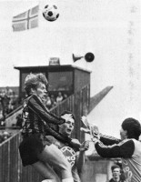 <p>
	J&oacute;n Gunnar Bergs og Gu&eth;mundur &Aacute;sgeirsson markv&ouml;r&eth;ur &iacute; leik vi&eth; V&iacute;king &aacute; K&oacute;pavogsvelli &aacute;ri&eth; 1983. Mynd: &Iacute;slensk knattspyrna.&nbsp;</p>
