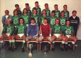 <p>3. flokkur karla var&eth; &Iacute;slands-, bikar- og UMSK-meistari &aacute;ri&eth; 1988.</p>

<p>Aftasta r&ouml;&eth; fr&aacute; vinstri: Hafsteinn Hafsteinsson, Sverrir &THORN;&oacute;r H&aacute;konarson, Heimir Kristj&aacute;nsson, Arnar Gr&eacute;tarsson, H&aacute;kon Sverrisson, &Aacute;sgeir Halld&oacute;rsson.</p>

<p>Mi&eth;r&ouml;&eth; fr&aacute; vinstri: &THORN;&oacute;r&eth;ur Gu&eth;mundsson umsj&oacute;narma&eth;ur, J&oacute;hann Gylfi Kristinsson, Da&eth;i &THORN;&oacute;r Vilhj&aacute;lmsson, &THORN;orvaldur V&iacute;&eth;isson, Gu&eth;mundur &THORN;&oacute;r&eth;arson, Vi&eth;ar &THORN;&oacute;r Gu&eth;mundsson, Agnar M&aacute;r Hei&eth;arsson, Gu&eth;mundur &thorn;j&aacute;lfari.</p>

<p>Fremsta r&ouml;&eth; fr&aacute; vinstri: Halld&oacute;r P&aacute;ll Kjartansson, Krist&oacute;fer Sigurgeirsson, Teitur J&oacute;nasson, Bj&ouml;rgvin Bj&ouml;rgvinsson, &Aacute;sgeir Baldurs, Vilhj&aacute;lmur Haraldsson.</p>