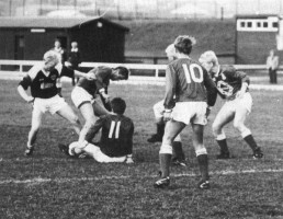 <p>1989 Brei&eth;ablik - Selfoss 4 - 0. &nbsp;Blikarnir &aacute; myndinni eru fr&aacute; vinstri: Hei&eth;ar B. Hei&eth;arsson, Gr&eacute;tar Steind&oacute;rsson (nr. 11), Arnar Gr&eacute;tarsson (nr. 10) og &Oacute;lafur Bj&ouml;rnsson. Mynd: &Iacute;slensk knattspyrna</p>