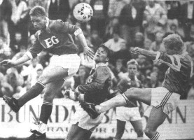 <p>
	Valur - Brei&eth;ablik &aacute;ri&eth; 1991. G&uacute;staf &Oacute;marsson skallar fr&aacute;. Mynd: Morgunbla&eth;i&eth;</p>
