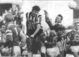 <p>
	KR - Brei&eth;ablik &aacute;ri&eth; 1991. Fr&aacute; vinstri: Willum &THORN;&oacute;r &THORN;&oacute;rsson, Sigur&eth;ur V&iacute;&eth;isson, Atli E&eth;valdsson, Valur Valsson, &THORN;orvaldur J&oacute;nsson markv&ouml;r&eth;ur, G&uacute;staf &Oacute;marsson. Mynd: Morgunbla&eth;i&eth;</p>
