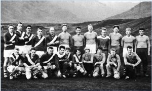 <p>Knattspyrnuli&eth; Aftureldingar og Brei&eth;abliks sem kepptu s&iacute;n &aacute; milli vi&eth; v&iacute;gslu malarvallarins &aacute; Varm&aacute; 14. j&uacute;n&iacute; 1959.</p>

<p>Fremri r&ouml;&eth;: Sverrir Gu&eth;mundsson B, Sigmundur Eir&iacute;ksson B, Ingvi Gu&eth;mundsson B, Fri&eth;bj&ouml;rn Gu&eth;mundsson B, Magn&uacute;s Tryggvason B, Bj&ouml;rgvin Gu&eth;mundsson B, T&oacute;mas L&aacute;russon A, Sveinn Hl&iacute;far Sk&uacute;lason A, &Oacute;skar Sigurbergsson A og Dan&iacute;el Benjam&iacute;nsson A.&nbsp;<br />
Efri r&ouml;&eth;: Sigvaldi Ragnarsson B, &Aacute;rmann J. L&aacute;russon B, Gr&eacute;tar Kristj&aacute;nsson B, J&oacute;n Ingi Ragnarsson B, &THORN;orsteinn Steingr&iacute;msson B, Fri&eth;rik P&eacute;tursson A, Sk&uacute;li Skarph&eacute;&eth;insson A, Halld&oacute;r L&aacute;russon A, N&iacute;els Hauksson A, Anton Sigur&eth;sson A, Sigur&eth;ur Skarph&eacute;&eth;insson A og Halld&oacute;r Sigur&eth;sson A.</p>