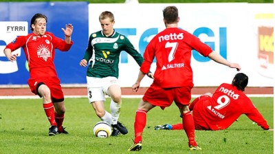 <p>
	2011 Brei&eth;ablik - Keflav&iacute;k 2 - 1. &nbsp;Finnur Orri Margeirsson umkringdur en sendingunni kom hann til skila. &nbsp;Mynd: Sport.is</p>
