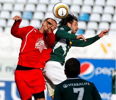 <p>
	2011 Brei&eth;ablik - Keflav&iacute;k 2 - 1. &nbsp;Olgeir Sigurgeirsson &iacute; h&ouml;rku bar&aacute;ttu. &nbsp;Mynd: Sport.is</p>
