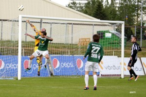 <p>
	2012 Brei&eth;ablik - KR 2 - 1. &nbsp;Brei&eth;ablik vann s&aelig;tan og sannf&aelig;randi 2-1 sigur &aacute; KR-ingum. &nbsp;Petar Rnkovic stekkur upp me&eth; markmanni KR sem endar me&eth; &thorn;v&iacute; a&eth; b&aacute;&eth;ir leikmenn lenda inn &iacute; markinu. &nbsp;Mynd: ASA</p>
