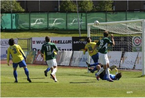 <p>
	2012 Brei&eth;ablik - Gr&iacute;ndav&iacute;k 2 - 0. &nbsp;Leikmenn n&uacute;mer 18 &iacute; a&eth;alhlutverki. &nbsp;Petar vippar yfir markmanninn en &Oacute;lafur bjargar &aacute; l&iacute;nu fyrir Grindav&iacute;k. &nbsp;Mynd: ASA</p>
