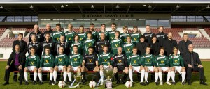 <p>
	&Iacute;slandsmeistarar Brei&eth;abliks 2010.</p>
<p>
	Fremri r&ouml;&eth; f.v.: &Oacute;lafur H. Kristj&aacute;nsson &thorn;j&aacute;lfari, Rannver Sigurj&oacute;nsson, Haukur Baldvinsson, Kristinn J&oacute;nsson, Gu&eth;mundur Kristj&aacute;nsson, Ingvar &THORN;&oacute;r Kale, K&aacute;ri &Aacute;rs&aelig;lsson fyrirli&eth;i, Sigmar Ingi Sigur&eth;sson, Sverrir Ingi Ingason, Finnur Orri Margeirsson, T&oacute;mas &Oacute;li Gar&eth;arsson, &Aacute;rni Vilhj&aacute;lmsson, Einar Kristj&aacute;n J&oacute;nsson, forma&eth;ur knattspyrnudeildar.</p>
<p>
	Mi&eth;r&ouml;&eth; f.v.: Ingvi J. Ingvason varaforma&eth;ur, &Ouml;rn &Ouml;rlygsson, li&eth;sstj&oacute;rn, Arnar Bill Gunnarsson, a&eth;sto&eth;ar&thorn;j&aacute;lfari, Trausti &Oacute;svaldsson li&eth;sstj&oacute;rn, Andri Rafn Yeoman, Elfar Freyr Helgason, Vignir J&oacute;hannesson, Bjarki A&eth;alsteinsson, &Aacute;g&uacute;st &Ouml;rn Arnarsson, &THORN;orsteinn Hilmarsson, gjaldkeri, Gu&eth;r&uacute;n S. &Oacute;lafsd&oacute;ttir, ritari, Svavar J&oacute;sefsson, framkv&aelig;mdarstj&oacute;ri, &Oacute;lafur Bj&ouml;rnsson, forma&eth;ur meistaraflokksr&aacute;&eth;s.</p>
<p>
	Aftari r&ouml;&eth; f.v.: J&oacute;n Magn&uacute;sson, li&eth;sstj&oacute;rn, Kristj&aacute;n H. Ragnarsson, sj&uacute;kra&thorn;j&aacute;lfari, Alfre&eth; Finnbogason, Elvar P&aacute;ll Sigur&eth;sson, Kristinn Steind&oacute;rsson, Olgeir Sigurgeirsson, Arn&oacute;r Sveinn A&eth;alsteinsson, Gu&eth;mundur P&eacute;tursson, J&ouml;kull Ingason El&iacute;sarbetarson, Rafn Andri Haraldsson, &Uacute;lfar Hinriksson, a&eth;sto&eth;ar&thorn;j&aacute;lfari, &THORN;&oacute;r&eth;ur Magn&uacute;sson, sj&uacute;kra&thorn;j&aacute;lfari.</p>
<p>
	Lj&oacute;smyndari: Gylfi Steinn Gunnarsson.</p>
