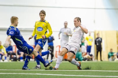 <p>
	F&oacute;tbolti.net m&oacute;t 2014 Brei&eth;ablik - Grindav&iacute;k 2 - 3. &nbsp;Hermann &Aacute;rmannsson gerir sig l&iacute;klegan til a&eth; jafna leikinn &aacute; s&iacute;&eth;ustu m&iacute;n&uacute;tunum. &nbsp;Mynd: HVH</p>
