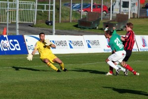 <p>
	2007 Brei&eth;ablik - V&iacute;kingur 1 - 1. &nbsp; Nenad Zivanovic &iacute; f&aelig;ri. &nbsp;Ingvar &THORN;&oacute;r Kale vi&eth; &ouml;llu b&uacute;inn. &nbsp;Mynd: Einar Freyr J&oacute;nsson.</p>
