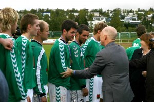 <p>
	Blikar taka vi&eth; ver&eth;launum fyrir sigur &iacute; B-deild &aacute;ri&eth; 2005.</p>
<p>
	Fr&aacute; vinstri: Gu&eth;mann &THORN;&oacute;risson, Ragnar H. Gunnarsson, Pedr Podzemsky, Hjalti Kristj&aacute;nsson, Olgeir Sigurgeirsson.</p>
