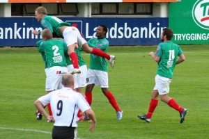 <p>
	2007 FH - Brei&eth;ablik 2 - 1. &nbsp;Blikar fagna marki Nenad Petrovic. &nbsp;Blikar fr&aacute; vinstri: &Aacute;rni Kristinn Gunnarsson (2), Magn&uacute;s P&aacute;ll Gunnarsson (10), Prince Rajcomar, Olgeir Sigurgeirsson (11). &nbsp;Mynd: Einar Freyr J&oacute;nsson.</p>
