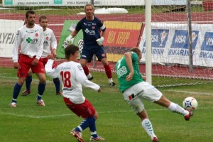 <p>
	2007 Brei&eth;ablik - HK 3 - 1. &nbsp;Brei&eth;ablik-HK &iacute; VISA-bikarnum &aacute;ri&eth; 2007. &nbsp;Blikar unnu 3 - 1 eftir framlengdan leik. &nbsp;H&eacute;r &aacute; Kristj&aacute;n &Oacute;li Sigur&eth;sson skot sem enda&eth;i &iacute; st&ouml;ng &aacute; marki HK. &nbsp;Mynd: Einar Freyr J&oacute;nsson.</p>
