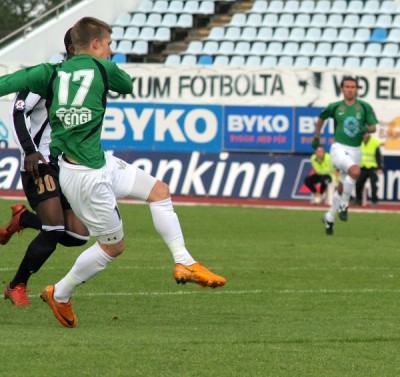 <p>
	2008 Brei&eth;ablik - KR 1 - 1. &nbsp;J&oacute;hann Berg skorar s&eacute;rlega vel undirb&uacute;&eth; og flott mark Brei&eth;abliks &iacute; 1 - 1 jafntefli gegn KR &aacute; K&oacute;pavogsvelli sumari&eth; 2008. &nbsp;Mynd: Einar Freyr J&oacute;nsson</p>
