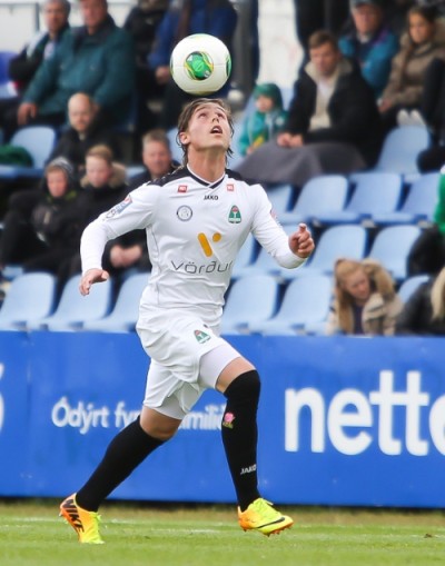 <p>
	2013 Keflav&iacute;k &ndash; Brei&eth;ablik 1-2. &Aacute;rni Vilhj&aacute;lmsson t&oacute;k l&eacute;ttan sprett upp kantinn me&eth; boltan &aacute; h&ouml;f&eth;inu. Mynd: F&oacute;tbolti.net - Hafli&eth;i Brei&eth;fj&ouml;r&eth;</p>
