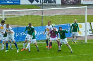 <p>
	2013 Brei&eth;ablik - Stjarnan 2 - 1. &nbsp;&THORN;&oacute;r&eth;ur Steinar Hrei&eth;arsson skallar hornabolta Stj&ouml;rnumanna fr&aacute; marki. &nbsp;Mynd: HVH</p>
