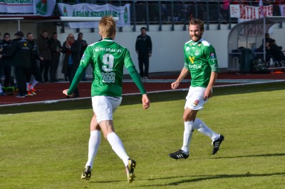 <p>
	Doddi fagnar Elfari &Aacute;rna eftir 1. mark &iacute; leik Brei&eth;abliks og &THORN;&oacute;rs 2013. &nbsp;Mynd: HVH</p>
