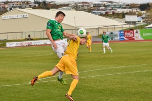 <p>
	2013 Brei&eth;ablik - Keflav&iacute;k 3 - 2. &nbsp;G&iacute;sli P&aacute;ll Helgason skallar boltann a&eth; marki &iacute; har&eth;ri samkeppni vi&eth; Keflv&iacute;king. &nbsp;Mynd: HVH</p>
