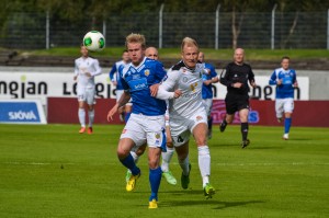 <p>
	Bikarkeppni 2013 Fram - Brei&eth;ablik 1 - 2. &nbsp;Renee Troost &aacute;kve&eth;inn &iacute; a&eth; hafa betur &iacute; kapphlaupinu um boltann. &nbsp;Mynd: HVH</p>
