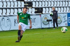 <p>
	2013 FH - Brei&eth;ablik 0 - 0. &nbsp;&THORN;&oacute;r&eth;ur Steinar sendir inn &aacute; mi&eth;juna. &nbsp;Mynd: HVH</p>
