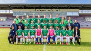 <p>
	Meistaraflokkur Brei&eth;abliks 2015</p>
<p>
	Fremsta r&ouml;&eth; f.v.: Arnar Gr&eacute;tarsson a&eth;al&thorn;j&aacute;lfari, Oliver Sigurj&oacute;nsson, Andri Rafn Yeoman, Olgeir Sigurgeirsson, Gunnleifur Gunnleifsson, Arn&oacute;r Sveinn A&eth;alsteinsson fyrirli&eth;i, Aron Sn&aelig;r Fri&eth;riksson, Gu&eth;j&oacute;n P&eacute;tur L&yacute;&eth;sson, Kristinn J&oacute;nsson, H&ouml;skuldur Gunnlaugsson, Borghildur Sigur&eth;ard&oacute;ttir forma&eth;ur kanttspyrnudeildar.</p>
<p>
	Mi&eth;r&ouml;&eth; f.v.: J&oacute;n Gar&eth;arsson forma&eth;ur mfl.r&aacute;&eth;s, Krist&oacute;fer Sigurgeirsson a&eth;sto&eth;ar&thorn;j&aacute;lfari, Atli Sigurj&oacute;nsson, G&iacute;sli Eyj&oacute;lfsson, Viktor &Ouml;rn Margeirsson, Jonathan R. Glenn, Gu&eth;mundur Fri&eth;riksson, S&oacute;lon Breki Leifsson, Arn&oacute;r Gauti Ragnarsson, Eysteinn P&eacute;tur L&aacute;russon framkv&aelig;mdastj&oacute;ri, &Oacute;lafur P&eacute;tursson markmanns&thorn;j&aacute;lfari</p>
<p>
	Aftasta r&ouml;&eth; f.v.: J&oacute;n Magn&uacute;sson li&eth;sstj&oacute;rn, Marin&oacute; &Ouml;nundarson li&eth;sstj&oacute;rn, Dav&iacute;&eth; Kristj&aacute;n &Oacute;lafsson, Damir Muminovic, Elfar Freyr Helgason, Ellert Hreinsson, Arn&thorn;&oacute;r Ari Atlason, K&aacute;ri &Aacute;rs&aelig;lsson, Hildur Krist&iacute;n Sveinsd&oacute;ttir sj&uacute;kra&thorn;j&aacute;lfari, &Aacute;sd&iacute;s Gu&eth;mundsd&oacute;ttir sj&uacute;kra&thorn;j&aacute;lfari</p>
<p>
	&Aacute; myndina vantar leikmanninn: Gunnlaug Hlyn Birgisson</p>
<p>
	Myndataka & umsj&oacute;n: Helgi Vi&eth;ar Hilmarsson, P&eacute;tur &Oacute;mar &Aacute;g&uacute;stsson<br />
	&nbsp;</p>
