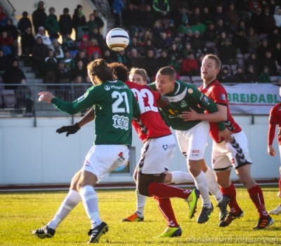 <p>
	2012 Brei&eth;ablik - Valur 1 - 0. &nbsp;Sverrir Ingi og &THORN;&oacute;r&eth;ur Steinar &iacute; b&aacute;r&aacute;ttunni. &nbsp;Mynd: Kristj&aacute;n Orri J&oacute;hannsson - F&oacute;tbolti.Net</p>
