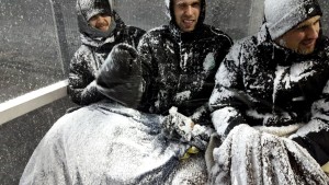 <p>
	2017 Lengjubikar. Fram - Brei&eth;ablik 0-1. Alexander Sigur&eth;arson, Hlynur &Ouml;rn Hl&ouml;&eth;versson og Oliver Sigurj&oacute;nsson &aacute;kv&aacute;&eth;u a&eth; b&iacute;&eth;a efir a&eth; leikur h&aelig;fist aftur eftir a&eth; Gunnar Jarl d&oacute;mari h&aelig;tti leik &aacute; 70. m&iacute;n. Leikurinn var svo flauta&eth;ur af og &thorn;eir skilu&eth;u s&eacute;r &iacute; h&uacute;s eins og a&eth;rir. Mynd: Marin&oacute; &Oacute;nundarson</p>
